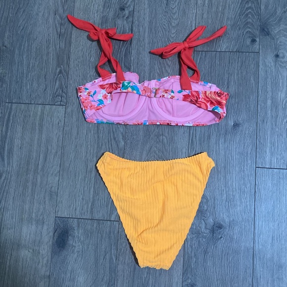 Floral Target Bikini - Picture 2 of 4